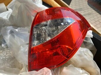 AIXAM 2010+ ZADNÍ PRAVÁ LAMPA - SPODNÍ PRASKLINA -