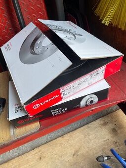 Brzdové kotouče Audi A4 8W A5 F53  Q7 4M  Touareg CR7