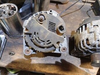 Dva alternátory pro Vivaro, Trafic, Primstar na repas.