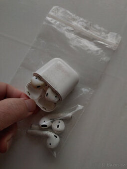 Apple AirPods (1. generace)