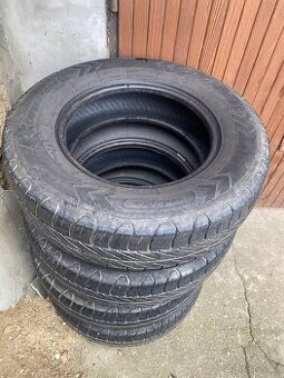 215/70 R15C