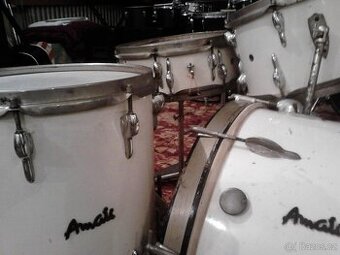 Kupil by som stare bicie Amati.Stav nezalezi. Ponuknite.