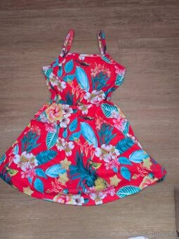 Dívčí šaty na raminkach