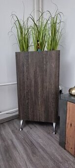 Vysoký květináč + dekorace