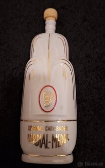 Porcelánová karafa