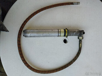 Prodám hitorické letecké palivové čerpadlo.