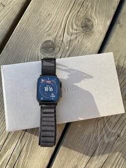 Apple Watch Ultra 3 49mm – černý titan
