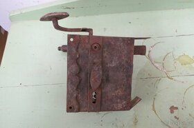 Starý dveřní zámek s klikou - 1