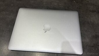Macbook air 2017 13.3 I5 1.8 mhz 8gb ram 128 ssd