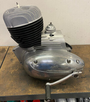 Jawa 250 panelka motor