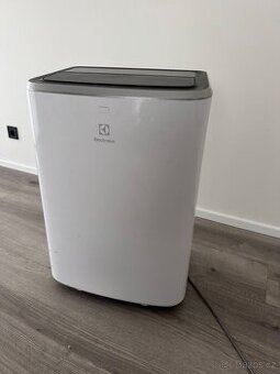 Mobilní klimatizace  REZERVOVÁNO  Elektrolux EXP26U338HW
