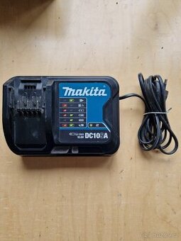 Nabíječka baterií Makita - 1