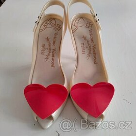 Vivienne Westwood sandalky s cervenym srdickem