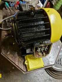 Elektromotor 1 kW 240/400V hřídel Ø22 mm 1400 ot/min