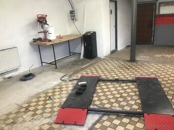 Pronajmu autodilnu 80m s nuzkovym heverem elektrohydraulicky - 1