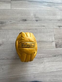 Historicky volejbalový míč