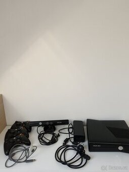 Xbox 360 Slim plně funkční + 3 ovladače + Kinect