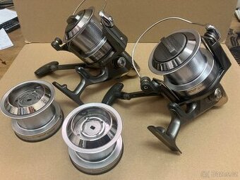 2 navijáky Daiwa Emblem Pro 5500