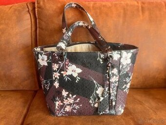 Kabelka guess