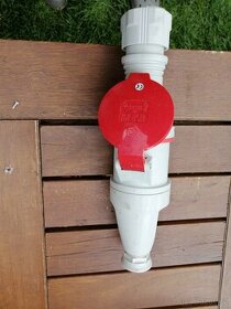 různé zasuvky,zástrčky