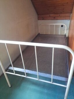 Retro kovová postel