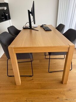 Stůl IKEA jídelní