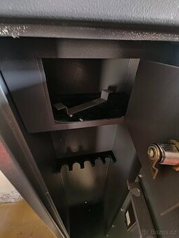 Trezor Asist ST145BN