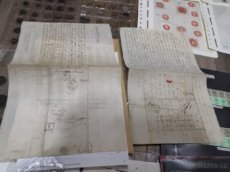 známky, mince, staré dokumenty.