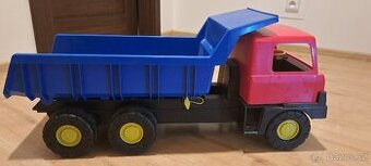 Nákladak Tatra_auto na hrani