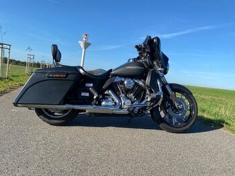 Harley Davidson Street Glide 103