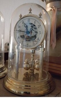 Nabízím staré hodiny pod sklem tzv. Ročky