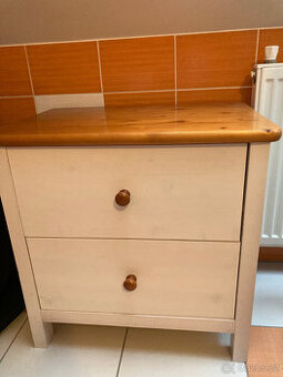 Prodám postel,2 komody a šatní skříň