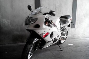 Rozpredám Suzuki GSX-R 750 1000 K1 K2