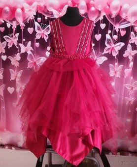 Dětské slavnotní asymetrické šaty