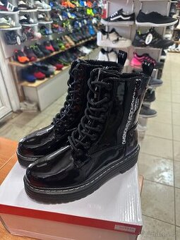 Černá lakované zimní boty