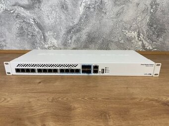 10 Gbit switch MikroTik CRS312-4C+8XG - 1