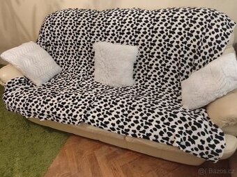 Rozkládací pohovka z koženky – levně