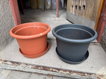 Prodám květináče s podložkou