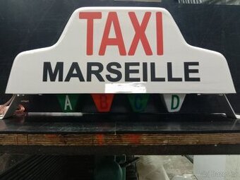 Plastová střešní cedule TAXI – dobrý stav