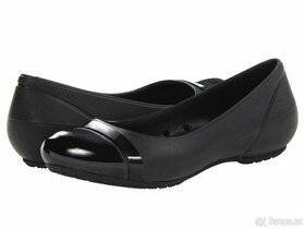 Černé baleríny s lakovanou špičkou CROCS CAP TOE FLAT 38-W8