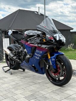 Yamaha r1
