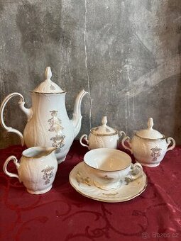 Sada porcelánového nádobí