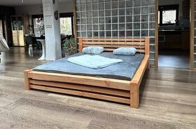 Masivní, nová postel 180 x 200 s roštem