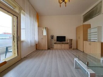 Pronájem zařízeného bytu 1+kk s velkou lodžií, CENTRUM