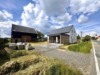 Novostavba RD 5+kk s chytrou domácností (161 m2), se stodol