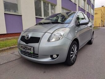 Toyota Yaris 1,3 VVT-i / automat /
