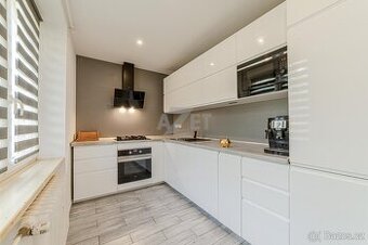 Prodej bytu 4+1, 83 m2, Ostrava - Poruba, ul. Hlavní Třída. 