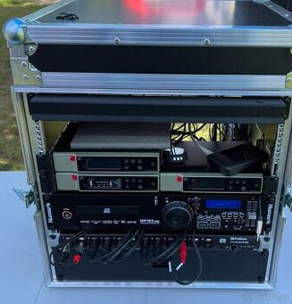 Kompletní profesionální audio rack (mix, přehrávač, atd.)