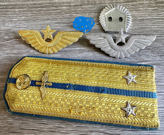 výložka letec pilot 50 léta a odznaky čepicové