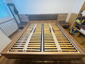 Manželská postel s rošty